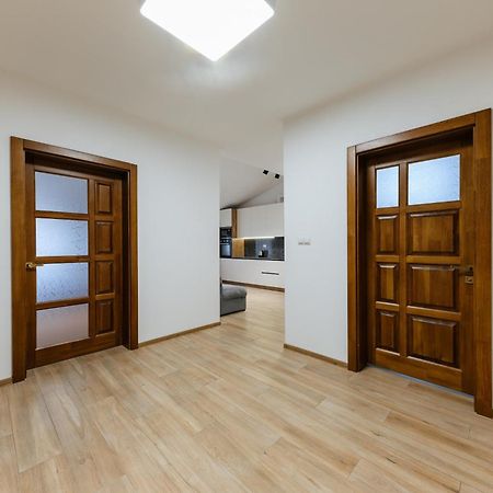 Luxury Apartments Uzhorod Екстериор снимка