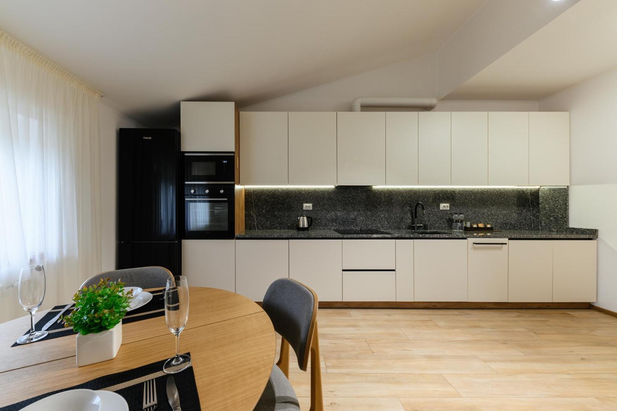 Luxury Apartments Uzhorod Екстериор снимка