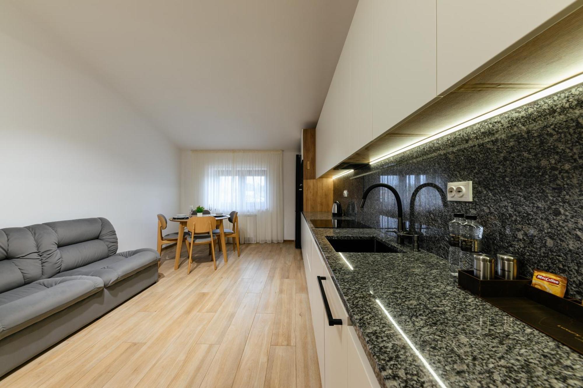Luxury Apartments Uzhorod Екстериор снимка