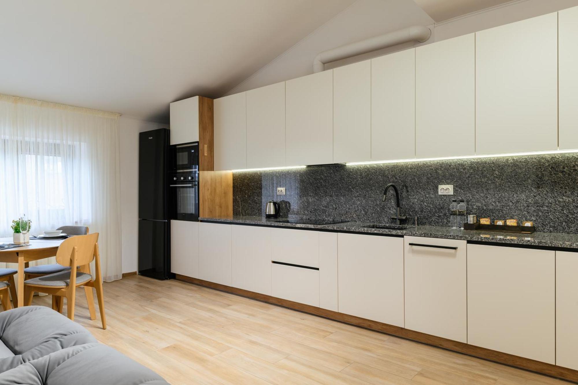 Luxury Apartments Uzhorod Екстериор снимка