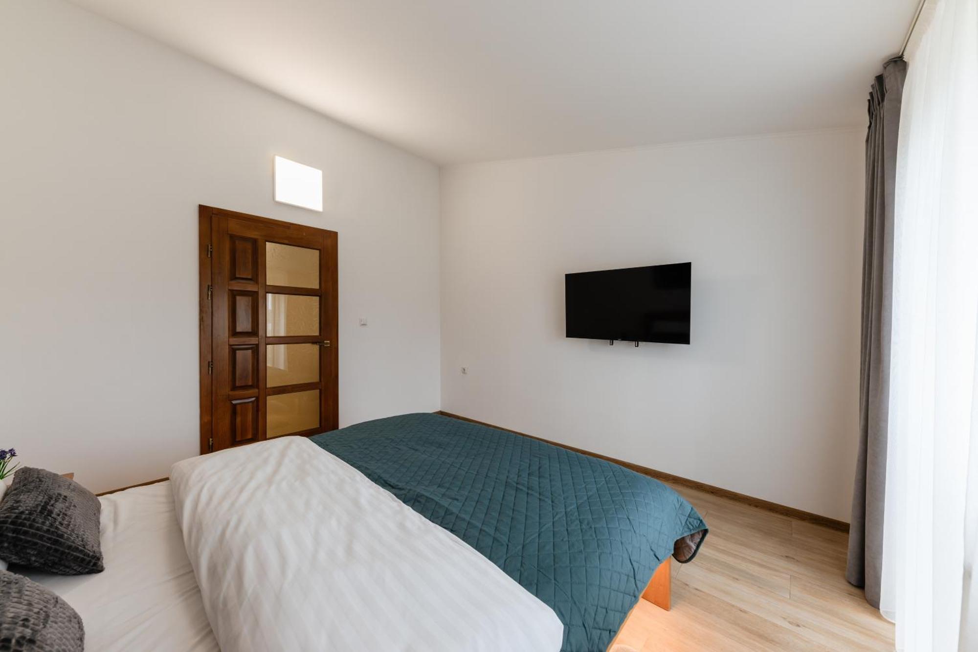 Luxury Apartments Uzhorod Екстериор снимка