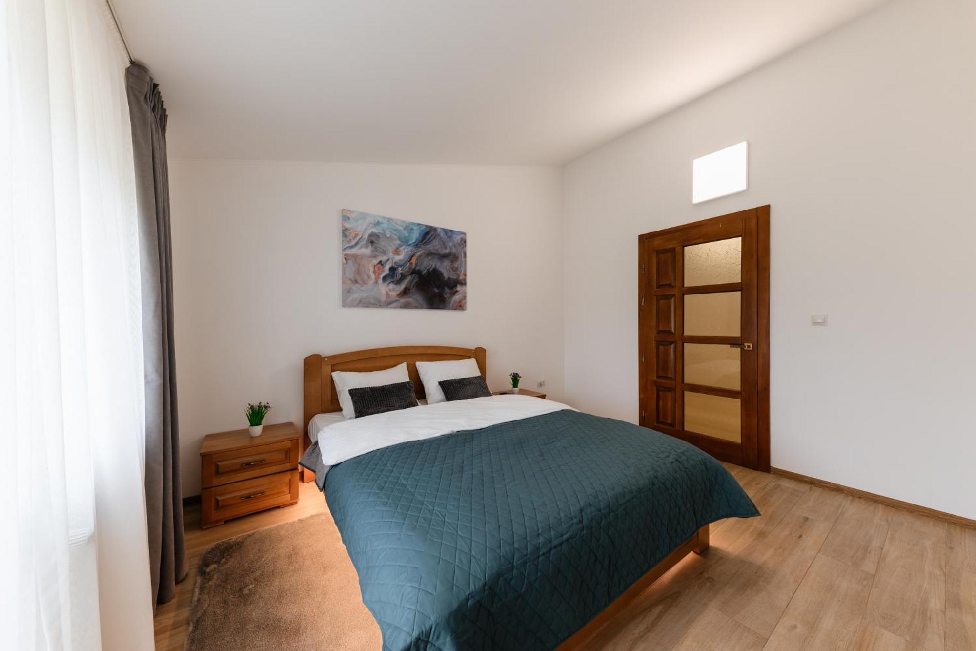 Luxury Apartments Uzhorod Екстериор снимка