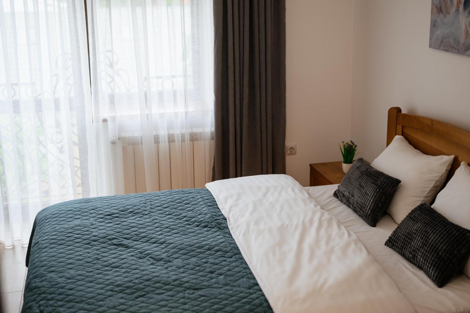 Luxury Apartments Uzhorod Екстериор снимка