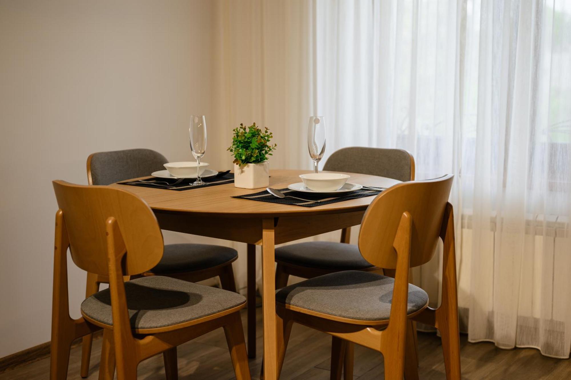 Luxury Apartments Uzhorod Екстериор снимка