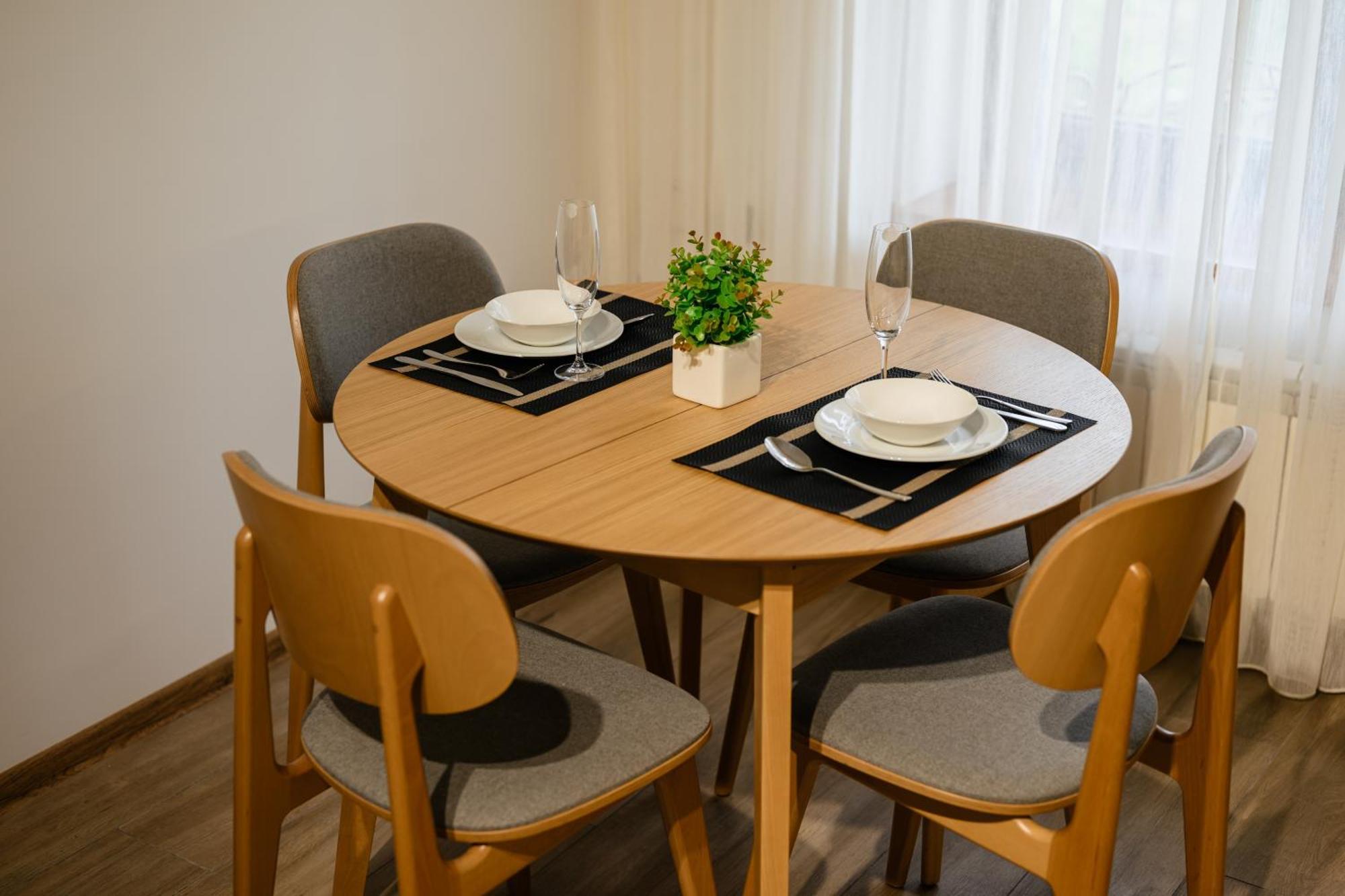 Luxury Apartments Uzhorod Екстериор снимка