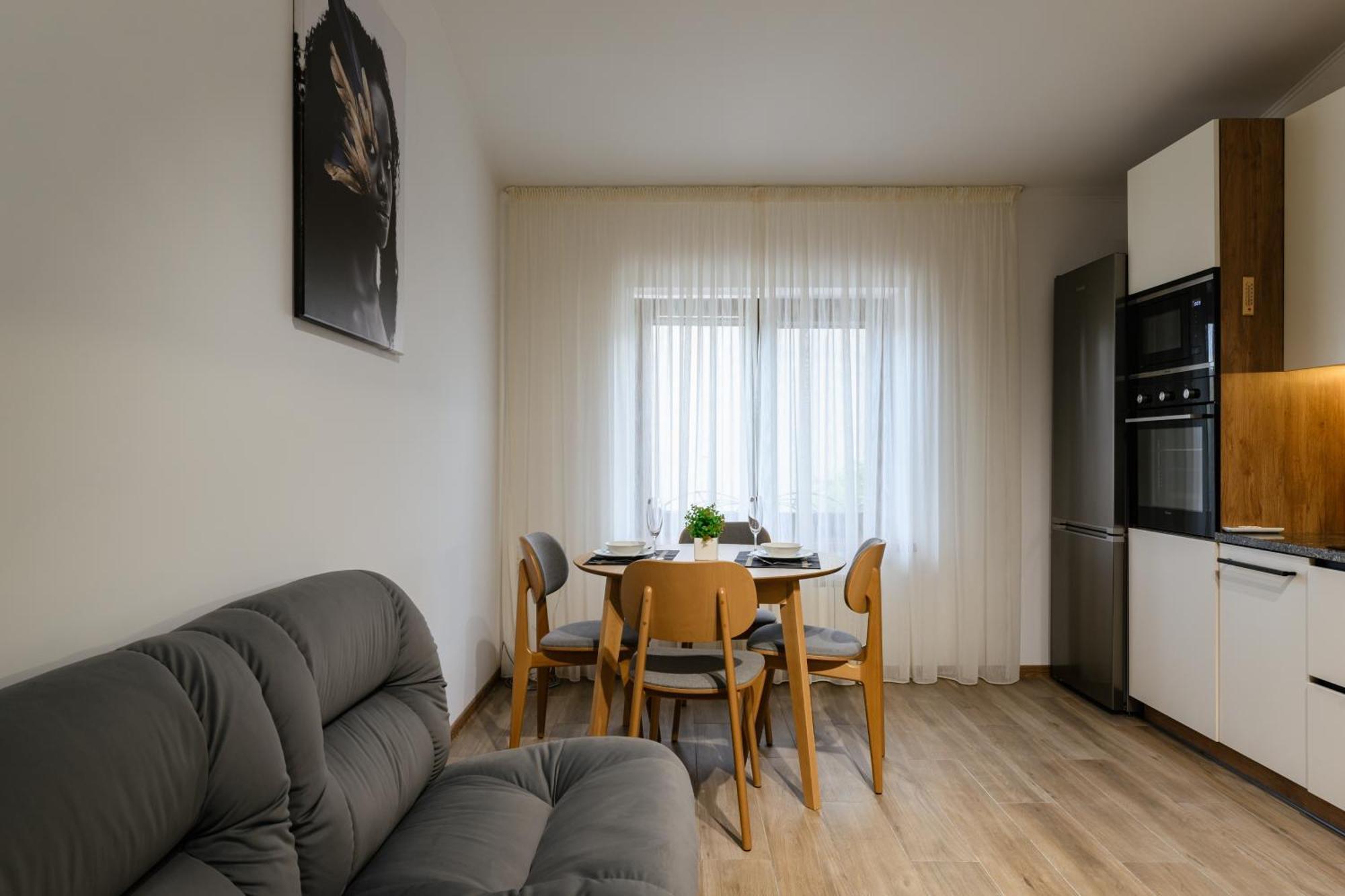 Luxury Apartments Uzhorod Екстериор снимка