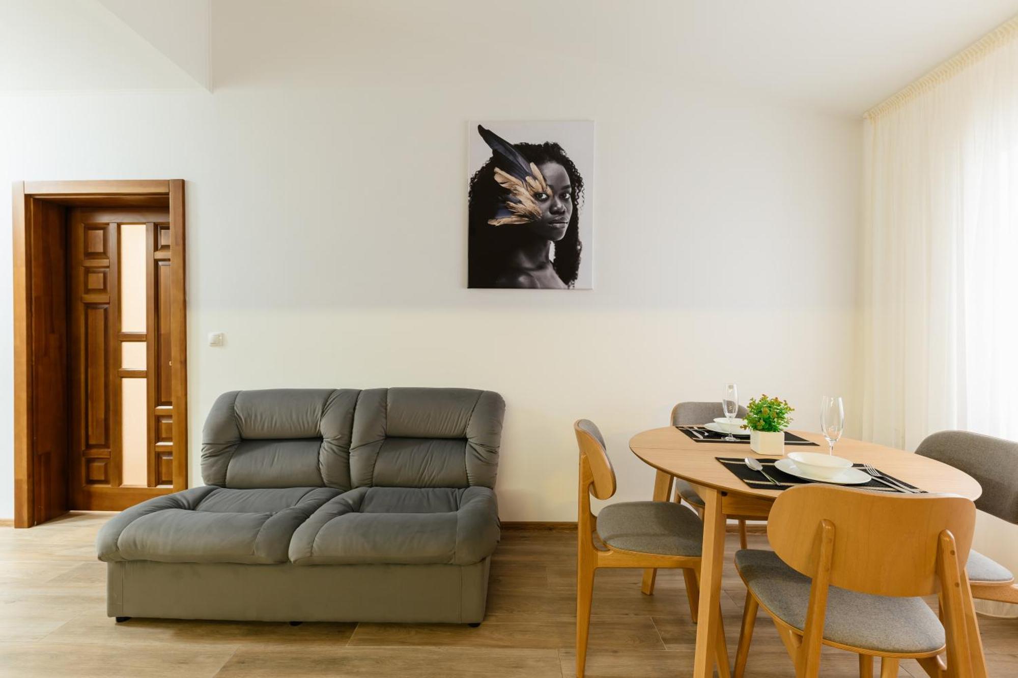 Luxury Apartments Uzhorod Екстериор снимка